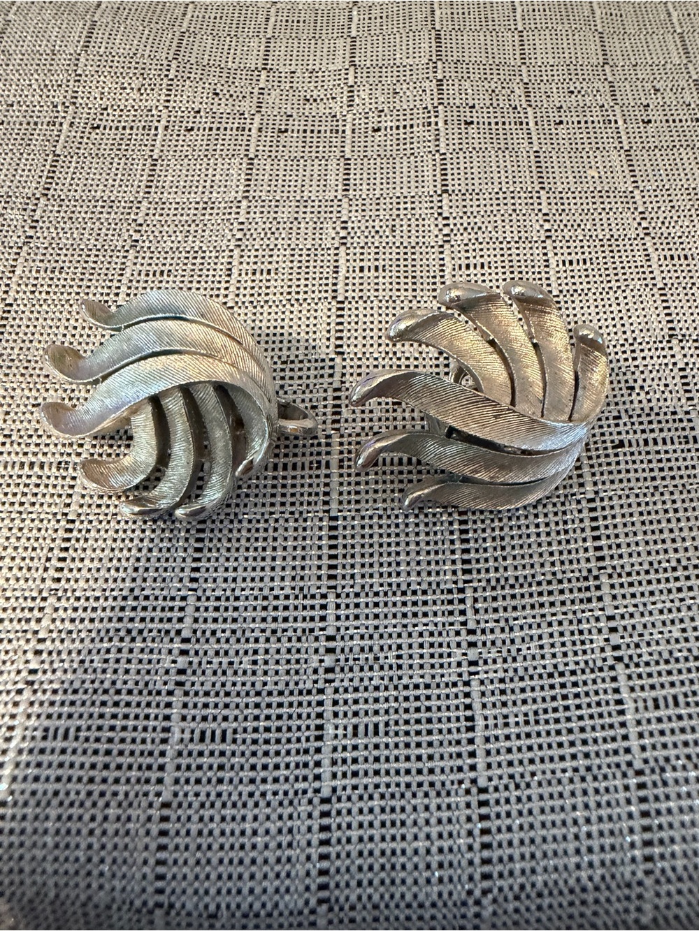 Vintage Trifari Silver Leaf Swirl Decorative Clips-on Earrings